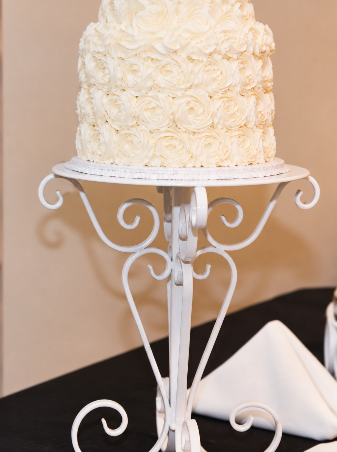 Round base cake